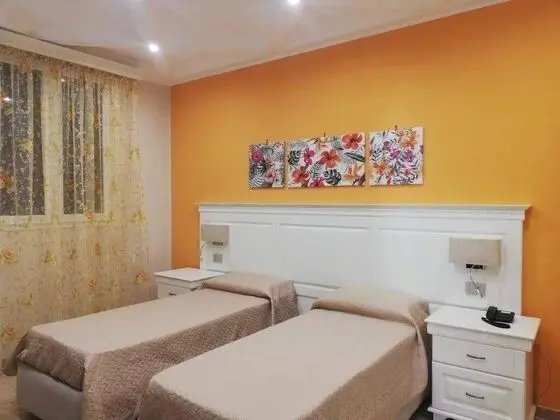 Superior Tek Büyük veya İki Ayrı Yataklı Oda (Arancione)