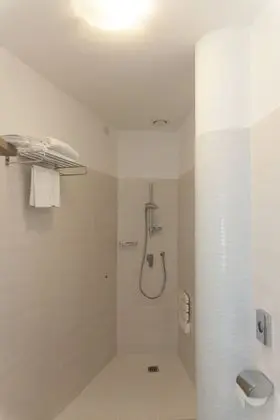 Standard Tek Büyük veya İki Ayrı Yataklı Oda