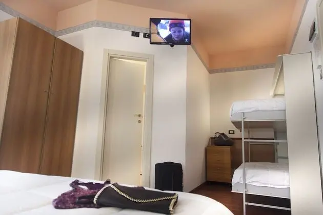 Standard Dört Kişilik Oda, Birden Çok Yatak
