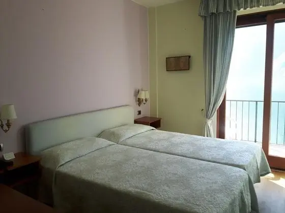 Standard Tek Büyük Yataklı Oda, Balkon, Göl Manzaralı