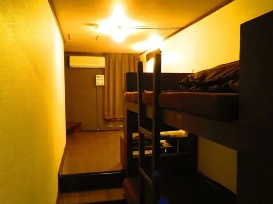 İki Ayrı Yataklı Oda, Ortak Banyo