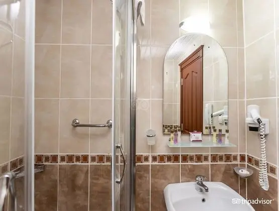 Standard Tek Büyük Yataklı Oda