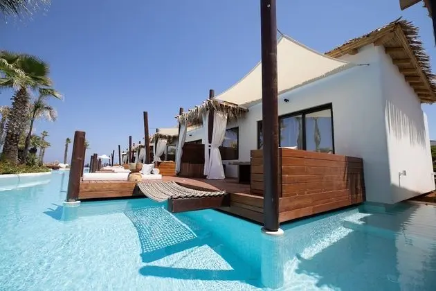 Grand Bungalov, Sıcak Su Küveti (Over water)