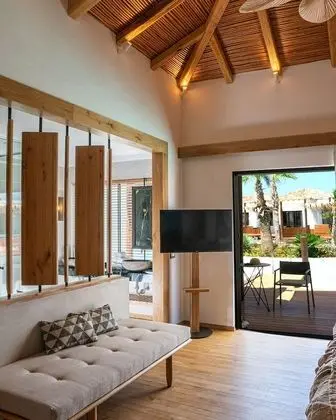 Grand Bungalov, Sıcak Su Küveti (Over water)