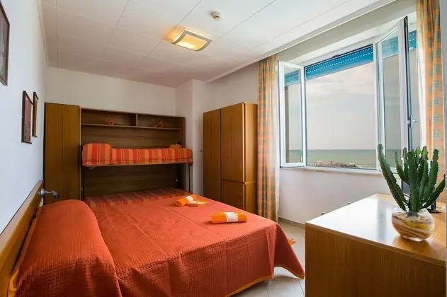 Comfort Tek Büyük Yataklı Oda, Kısmi Deniz Manzaralı
