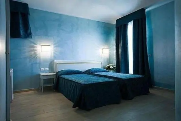 Classic Tek Büyük Yataklı Oda