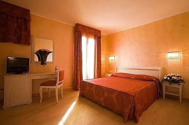 Classic Tek Büyük Yataklı Oda