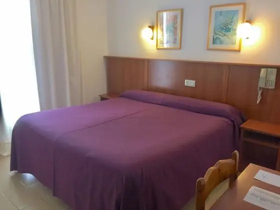 1 Çift Kişilik Veya 2 Tek Kişilik Yatak Capacity 4