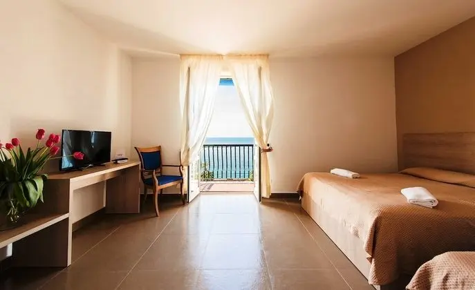 Tek Büyük Yataklı Oda, Balkon, Deniz Manzaralı