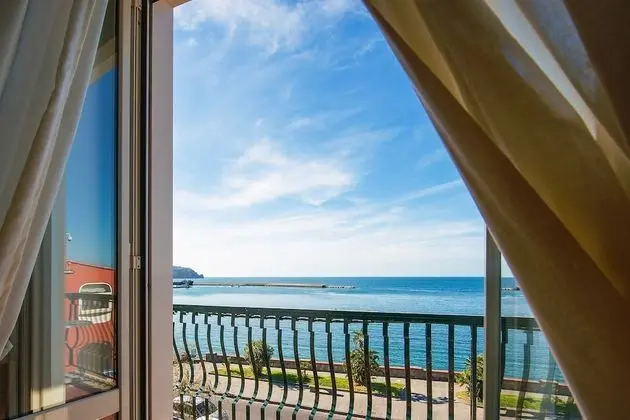 Tek Büyük Yataklı Oda, Balkon, Deniz Manzaralı