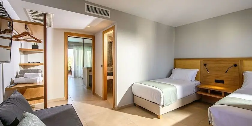 Family Suite Direct Access to Sharing Pool