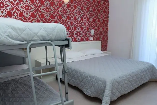 Standard Dört Kişilik Oda