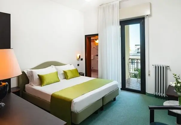 Superior Tek Büyük veya İki Ayrı Yataklı Oda