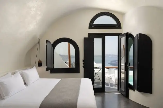 Rocca Dome with Caldera View, Bathtub & Outdoor Hot Tub