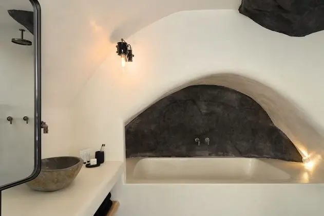 Rocca Dome with Caldera View, Bathtub & Outdoor Hot Tub