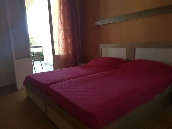 Tek Büyük veya İki Ayrı Yataklı Oda, Balkon, Deniz Manzaralı