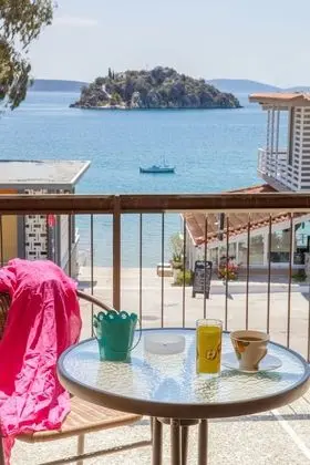 Tek Büyük veya İki Ayrı Yataklı Oda, Balkon, Deniz Manzaralı
