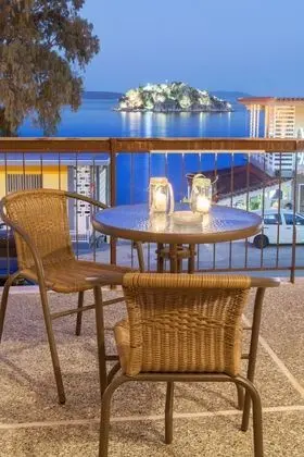 Tek Büyük veya İki Ayrı Yataklı Oda, Balkon, Deniz Manzaralı