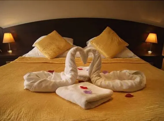 Tek Büyük veya İki Ayrı Yataklı Oda, Göl Manzaralı