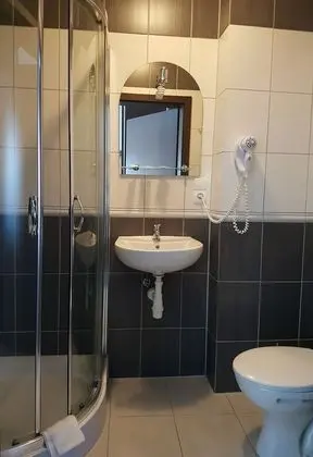 Tek Büyük veya İki Ayrı Yataklı Oda, Göl Manzaralı