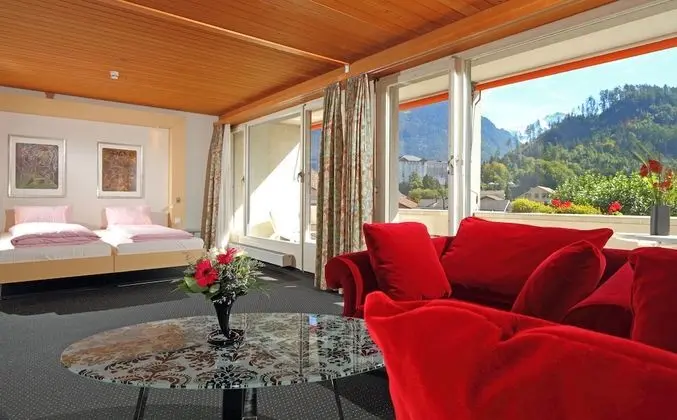 Large Room for 1 to 4 People