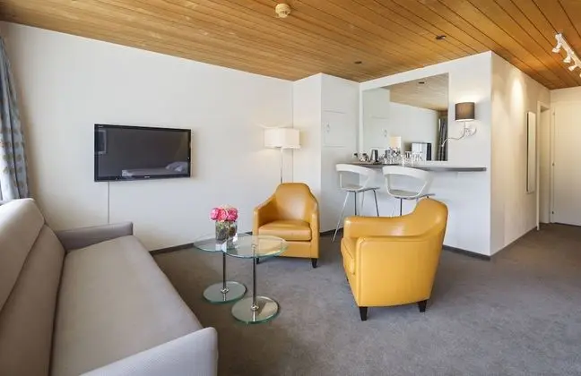 Large Room for 1 to 4 People