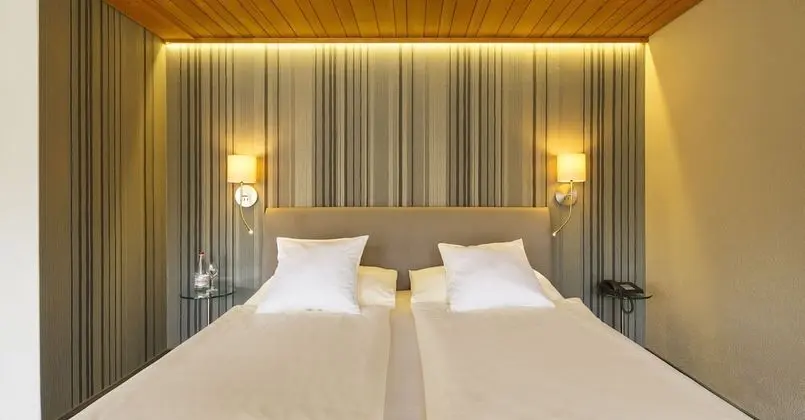 Large Room for 1 to 4 People