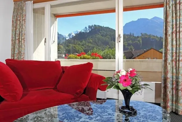 Large Room for 1 to 4 People