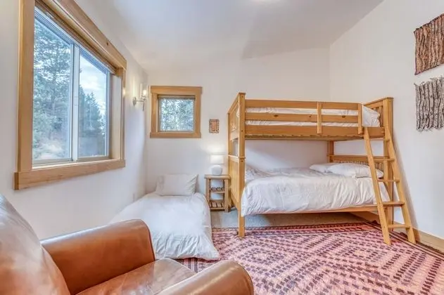 Ev, Birden Çok Yatak (The Stellar Cabins)