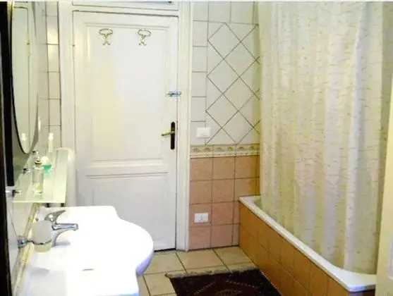 Tek Kişilik Oda, Ortak Banyo