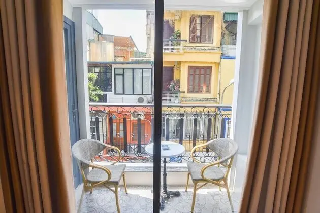 Street View Balcony Suite