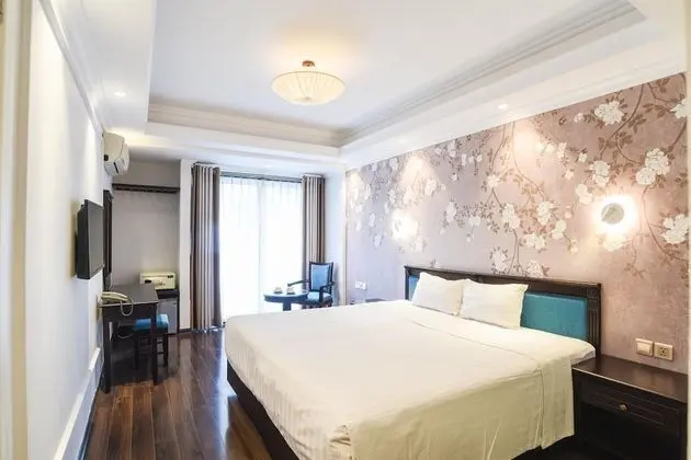 Street View Balcony Suite