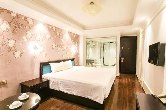 Street View Balcony Suite