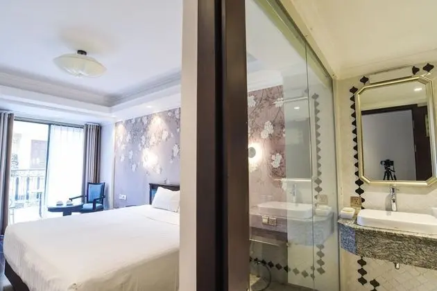 Street View Balcony Suite