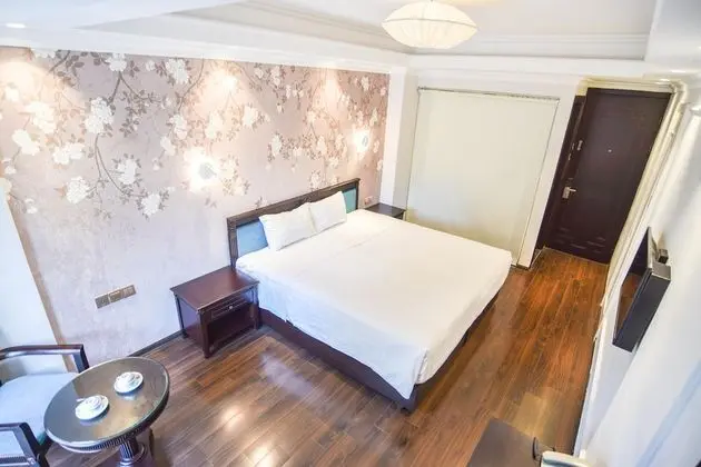 Street View Balcony Suite