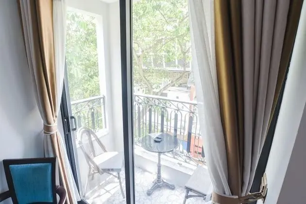 Street View Balcony Suite