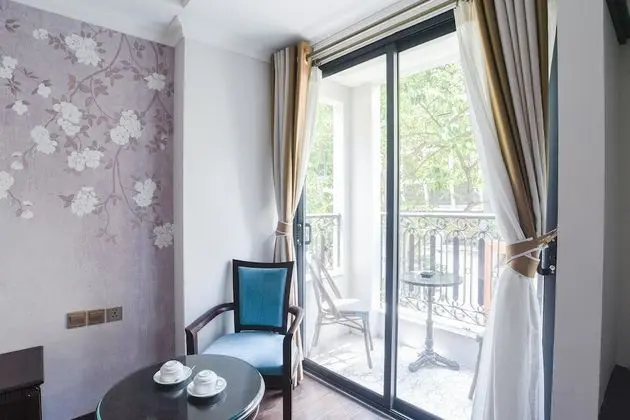 Street View Balcony Suite