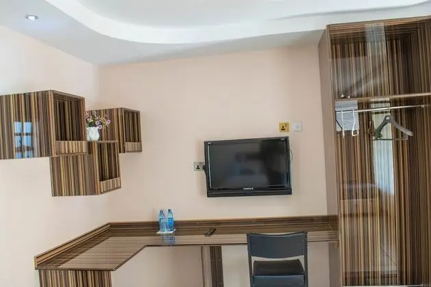 Luxury Tek Büyük Yataklı Oda