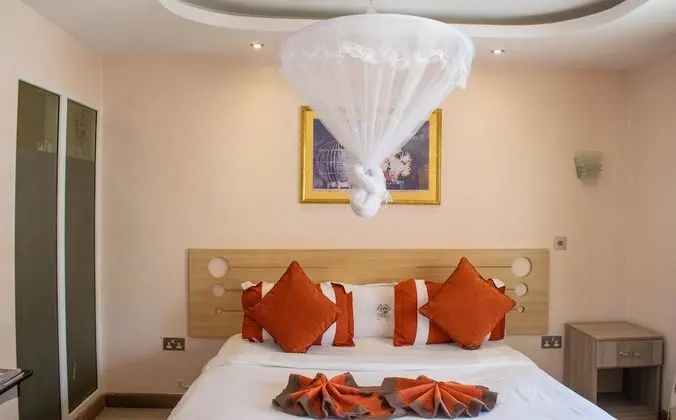 Luxury Tek Büyük Yataklı Oda