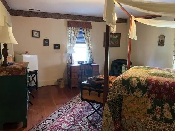 Charmingfare Room - Private Bath