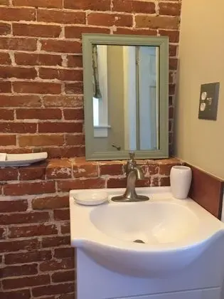 Oda, Özel Banyo (Music Room)