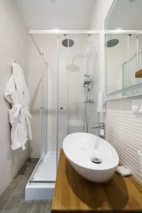 Standard Tek Büyük Yataklı Oda
