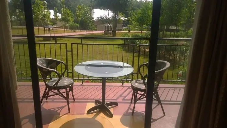 Stüdyo, Bahçe Manzaralı
