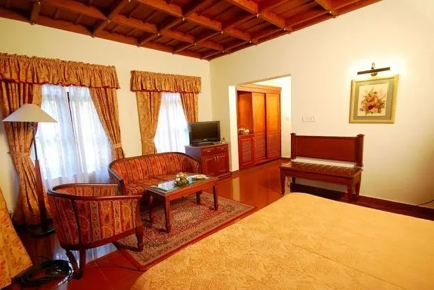 Lake View Suite