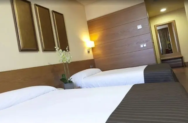 Dört Kişilik Oda, Teras, Şehir Manzaralı