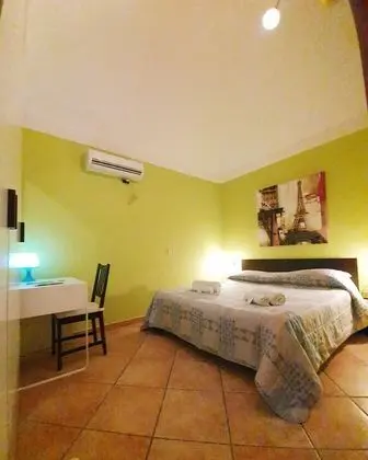 Büyük Yataklı Tek Kişilik Oda