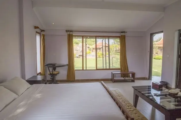 Deluxe Tek Büyük Yataklı Oda, Havuz Manzaralı