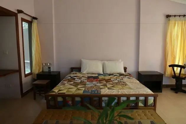 Deluxe Tek Büyük Yataklı Oda, Havuz Manzaralı