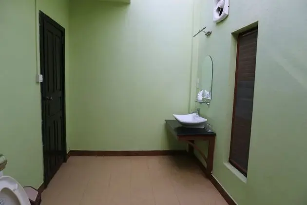 Deluxe Tek Büyük Yataklı Oda, Havuz Manzaralı