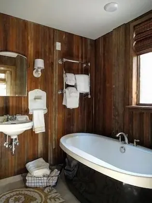 Standard Kulübe, Özel Banyo (Bedford)